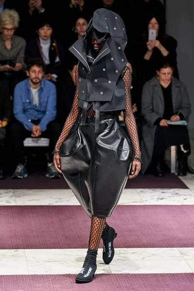 Look 19